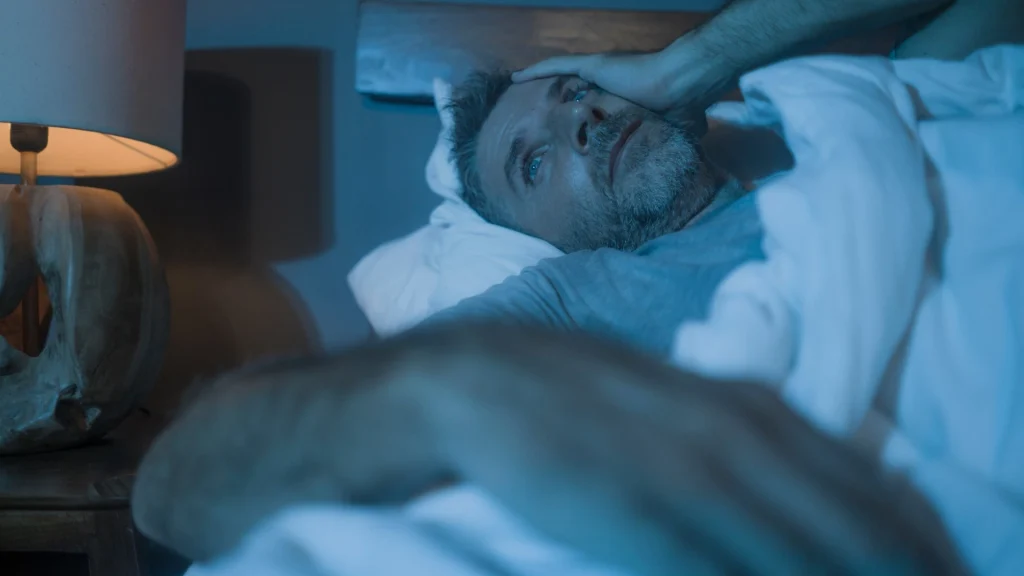 Man awake, no sleep, in bed, mand vågen, mann våken, søvnløs, sleepless