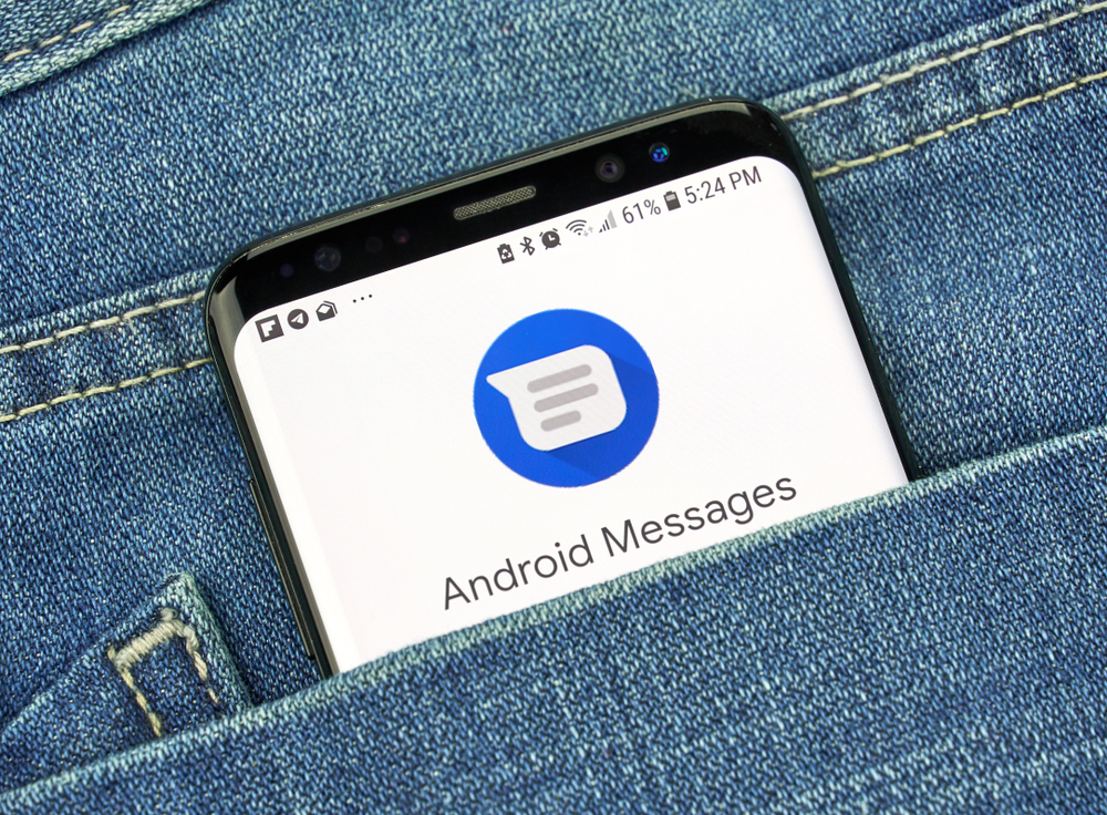 Derfor dukker den blå prikken opp i Android-meldingene dine