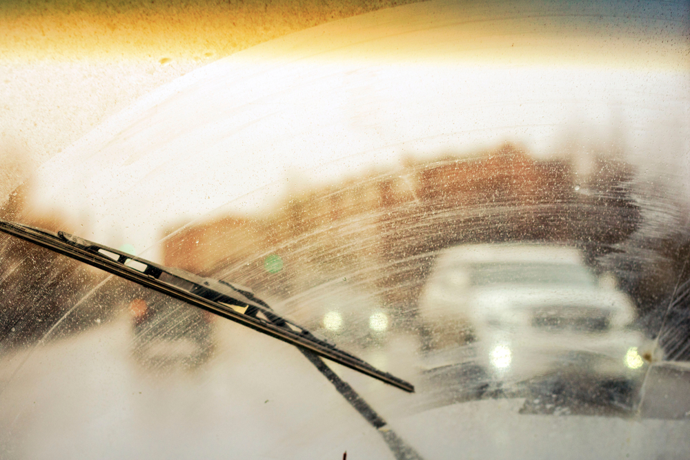 dirty car windshield, beskidt forrude