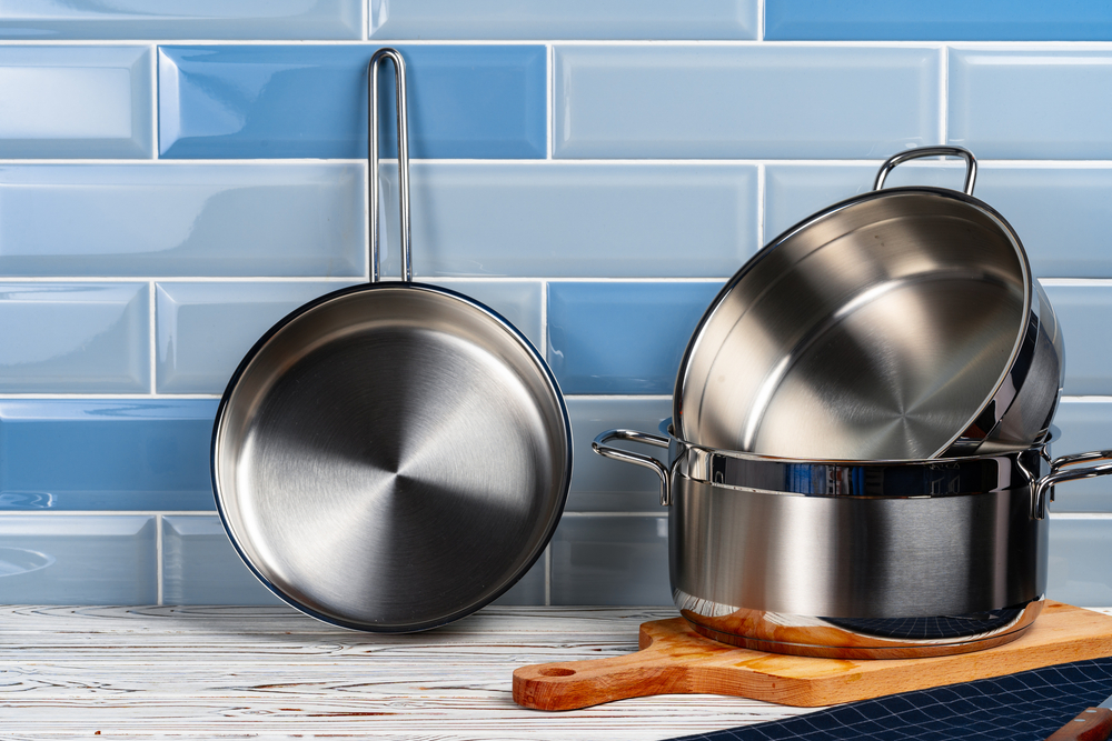 Blue tiles blå fliser køkken kjøkken kitchen pots gryder gryter