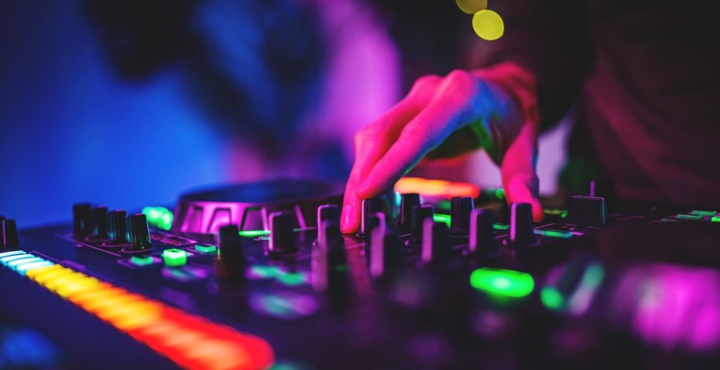 DJ