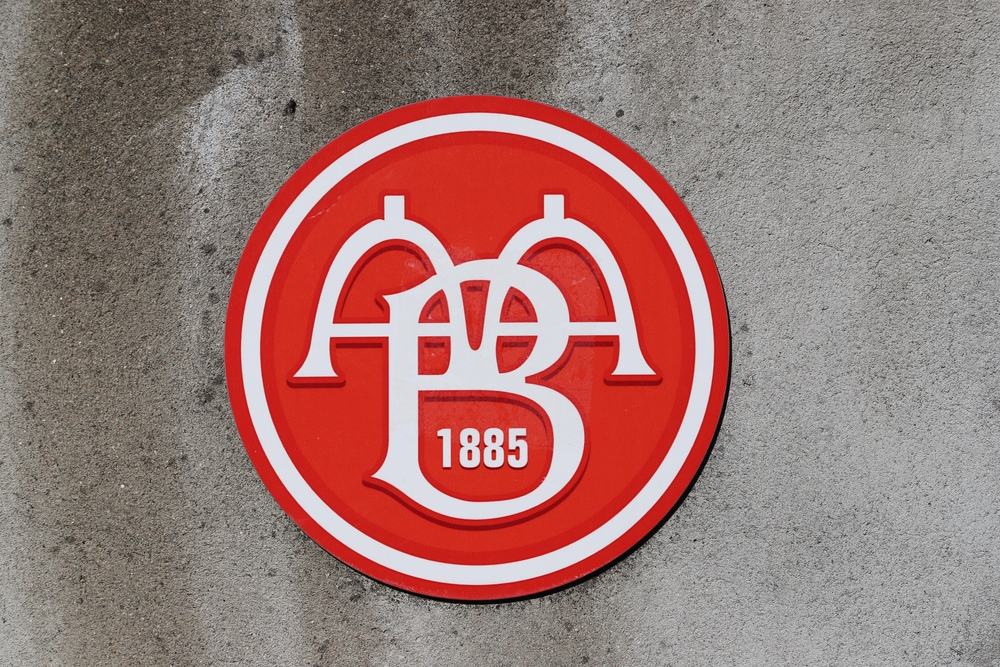 Aab 1885, Rød hvidt logo