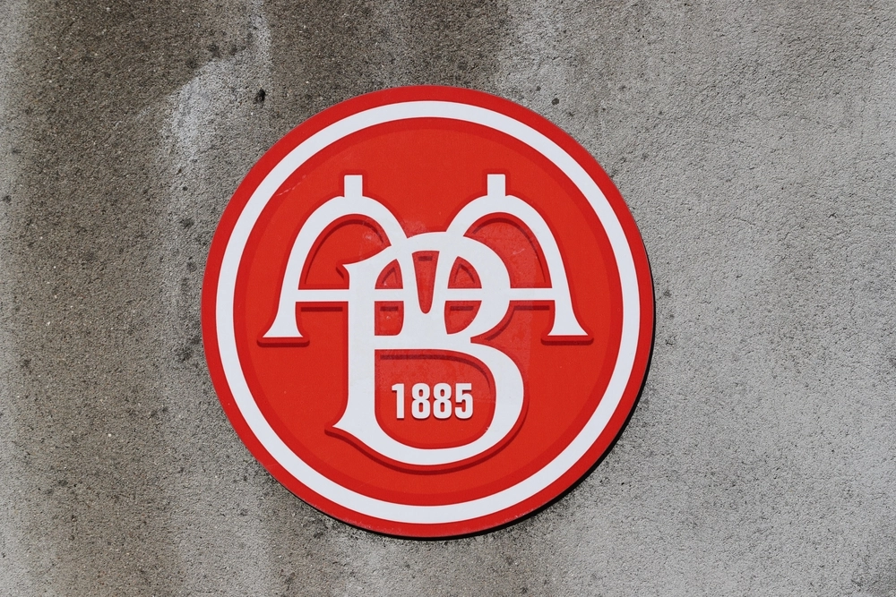 Aab 1885, Rød hvidt logo