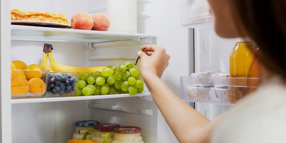 Refridgerator, fridge, grapes, fruit, vegetables, kitchen, kjøleskap, køleskab