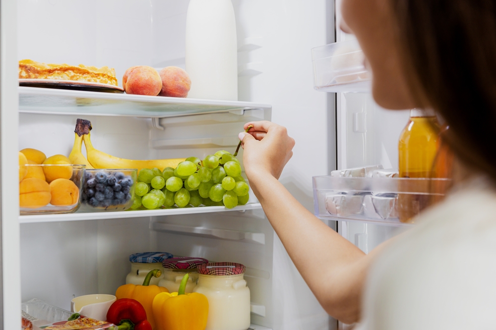 Refridgerator, fridge, grapes, fruit, vegetables, kitchen, kjøleskap, køleskab