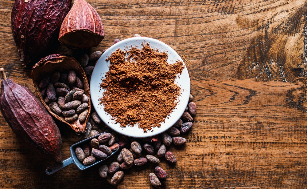 Top,View,Of,Natural,Cocoa,Powder,With,Brown,Cocoa,Beans