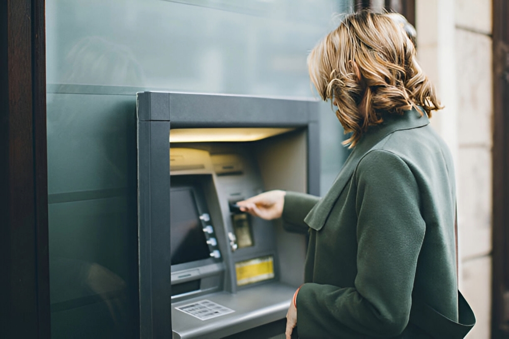 Så mange penge bør du maksimalt have stående i banken – ifølge eksperterne
