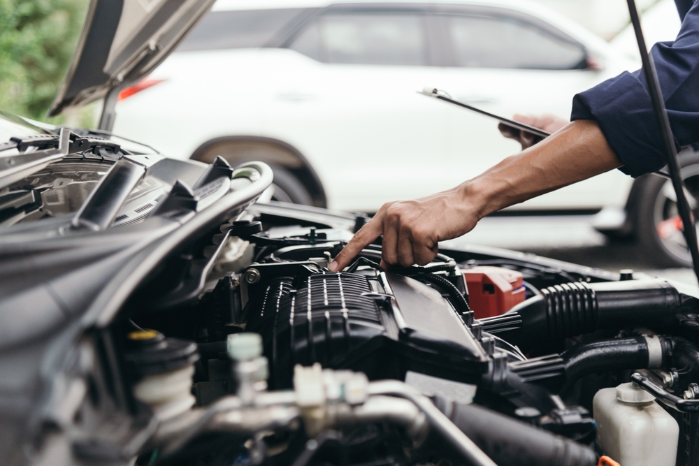 Automobile,Mechanic,Repairman,Hands,Repairing,A,Car,Engine,Automotive,Workshop,Mekaniker,Motor