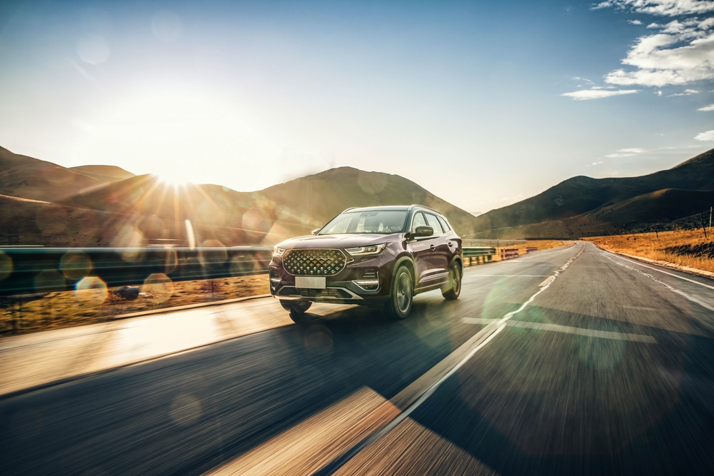 Suv,Driving,Fast,On,A,Mountain,Highway,At,Sunset