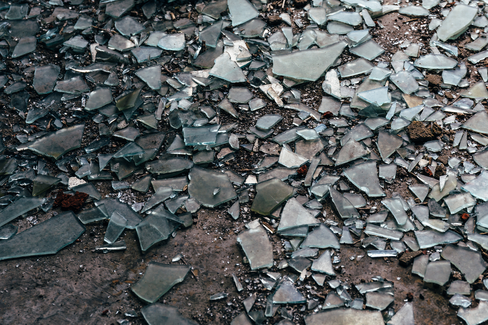Shards,Of,Broken,Glass,On,The,Floor