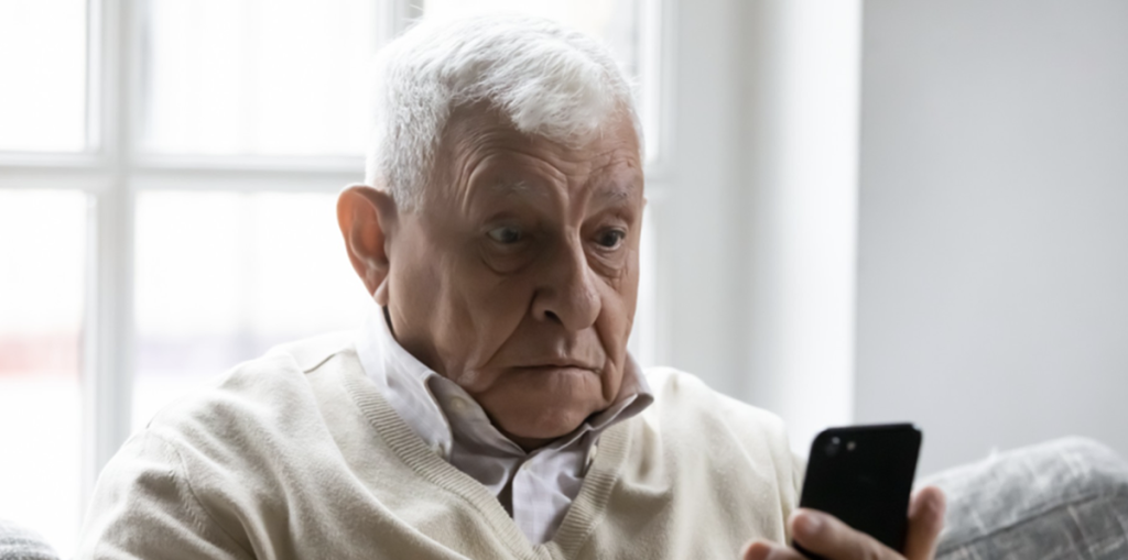 pensionist, gammel mand, telefon, mobil, smartphone