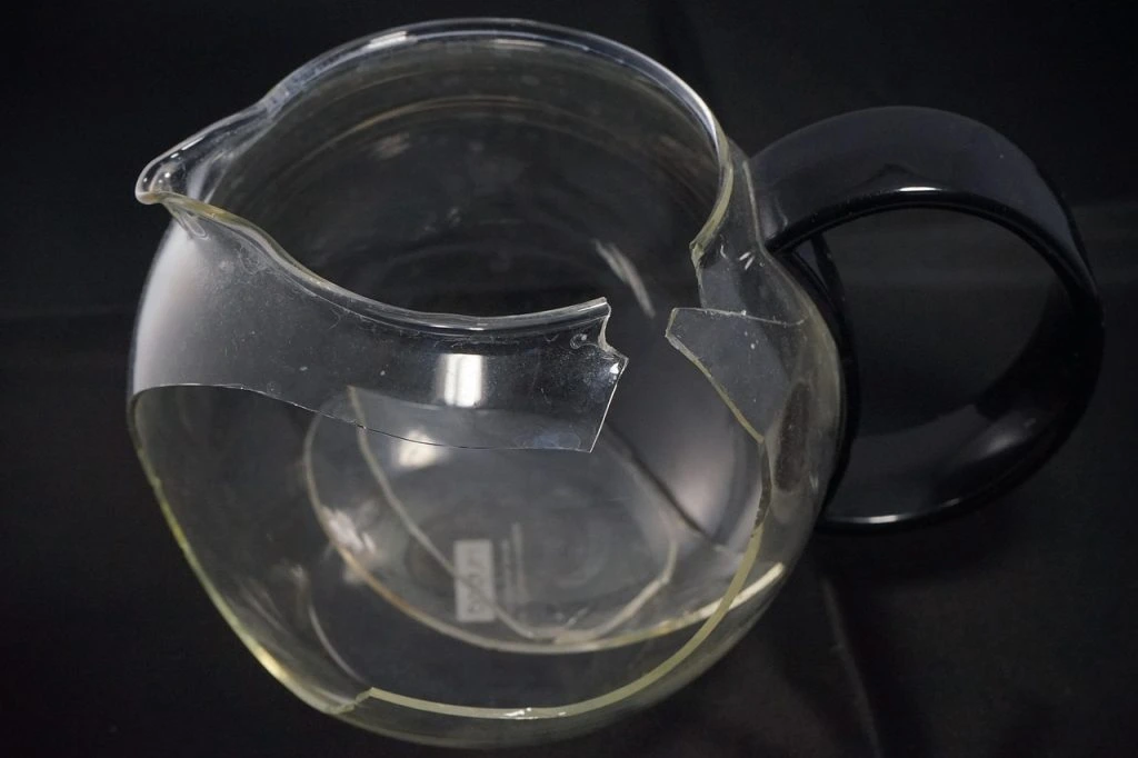 teapot, glasskår, Shards,Of,Broken,Glass,On,The,Floor
