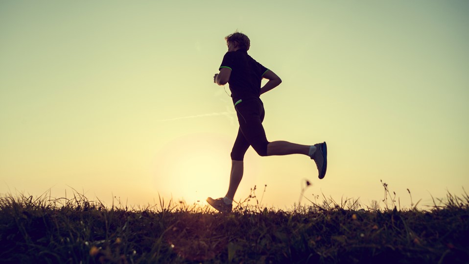 Mand løb 1,6 km dagligt i 100 dage: Sådan ser hans krop ud nu