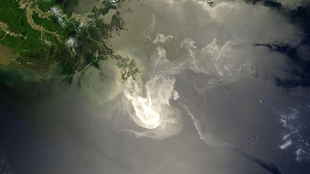 Massive Oil Spill Off Russian Coast Drifts Toward Crimea