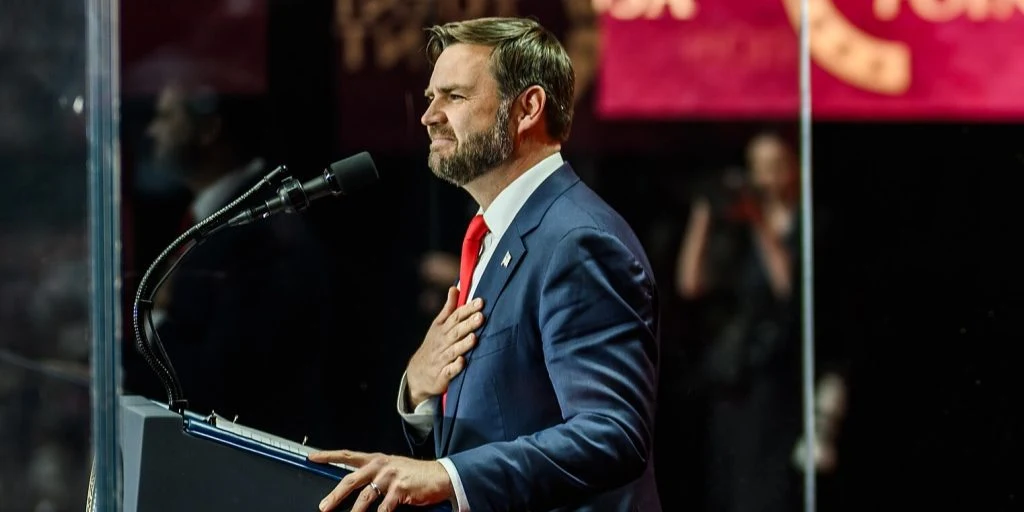 J.D. Vance taler til tomme sæder: Viralt klip eksploderer