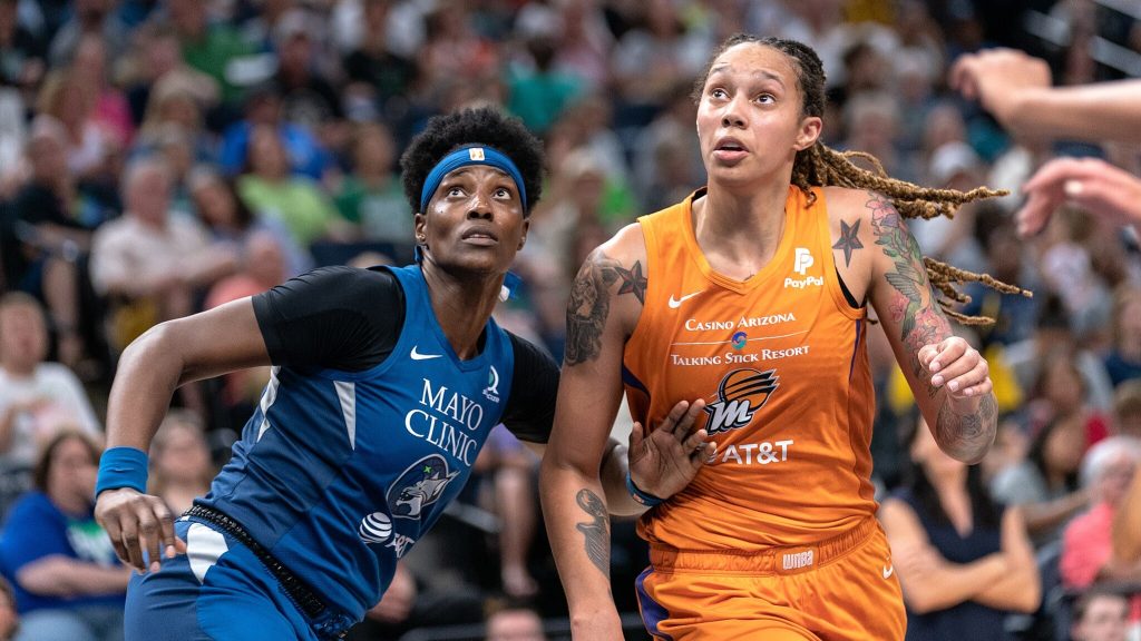 Sylvia Fowles (blue) and Brittney Griner (orange)