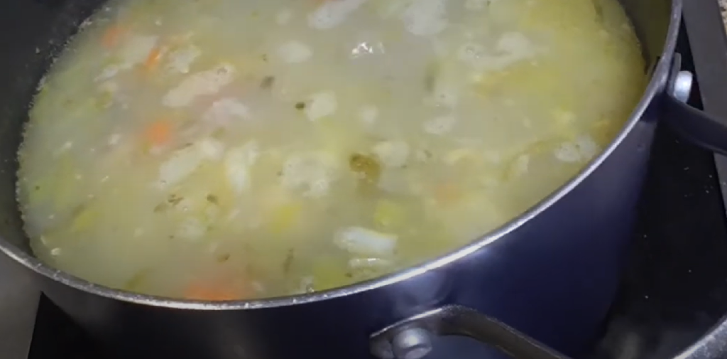 Denne suppe er en sand gave til tarmene: Folk har glemt bedstemor-hittet fra 80’erne
