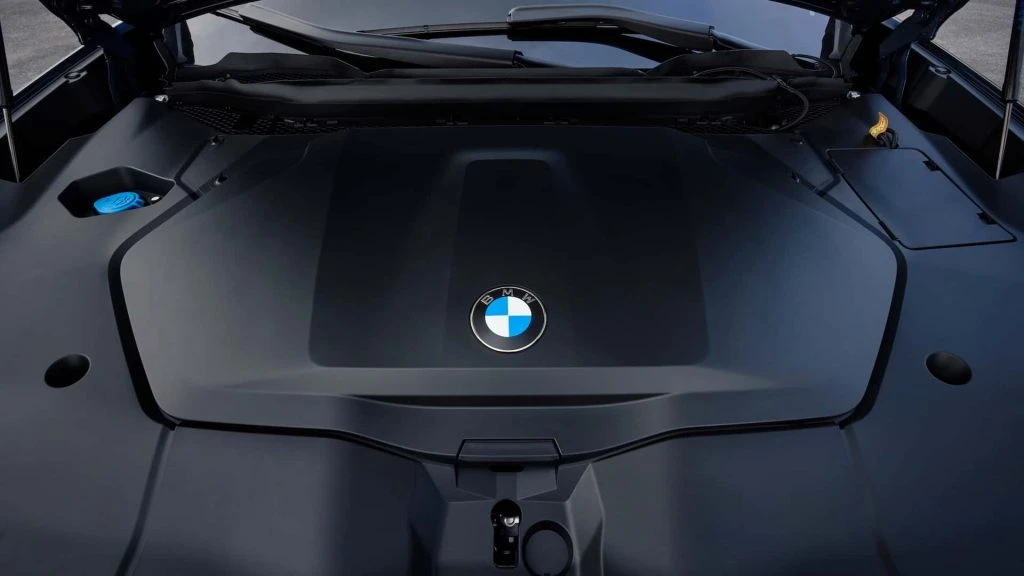 BMW iX3 hood, motor