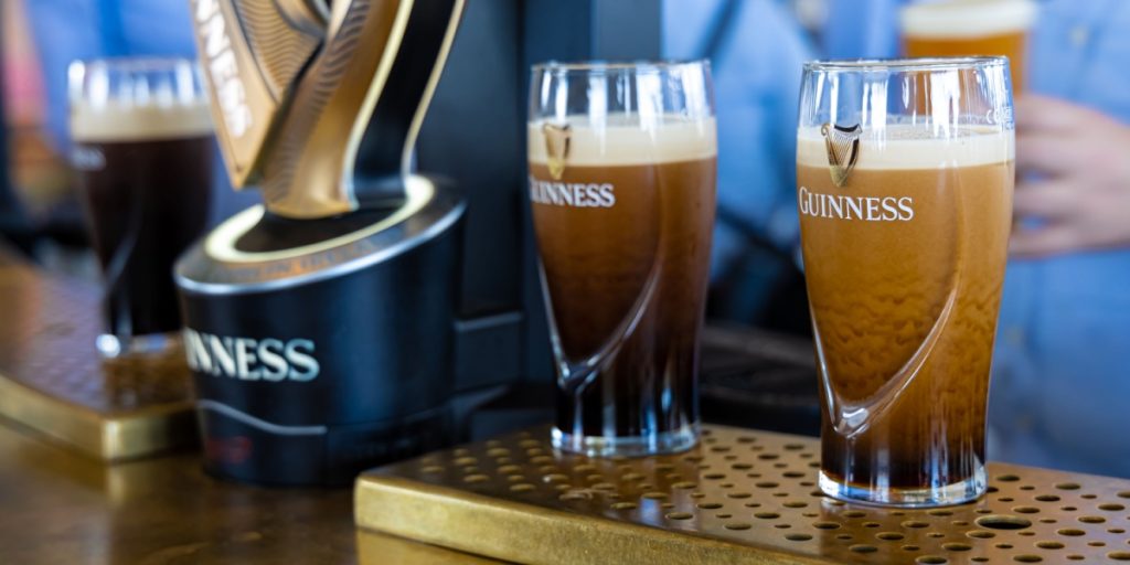 Verdens største irske pub er netop åbnet: Vent til du hører, hvad en Guinness koster