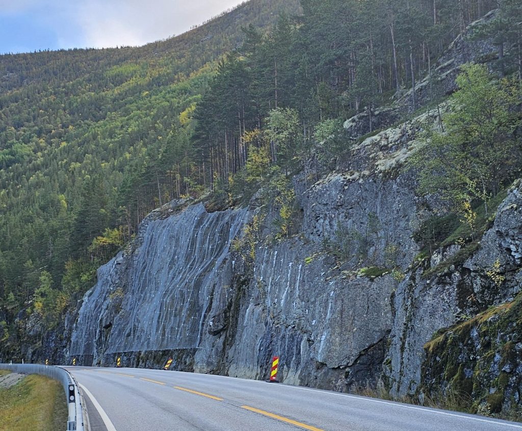 E6 Rosten, isnett, veibeskyttelse, steinras, vei, road norway