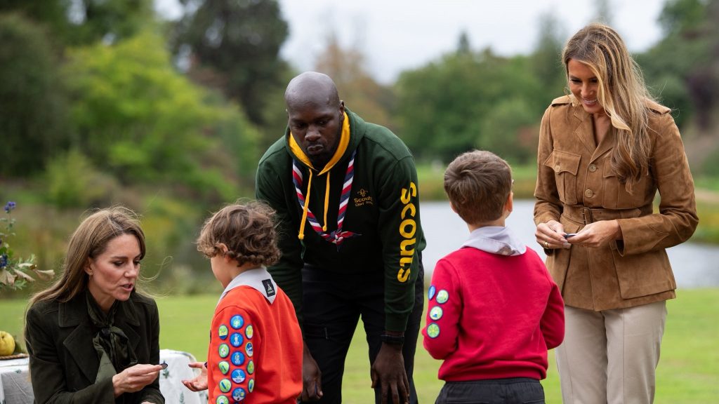 Melania Trump and kate middleton meet scouts