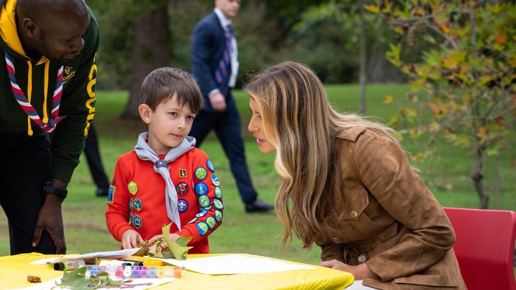 Melania Trump and kate middleton meet scouts