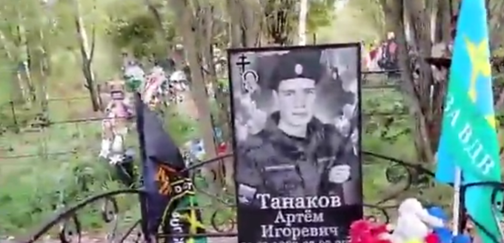 russia soldier funeral burial grave