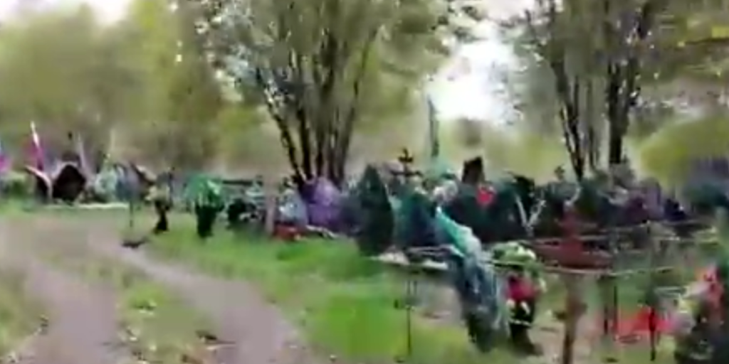 russia soldier funeral burial grave