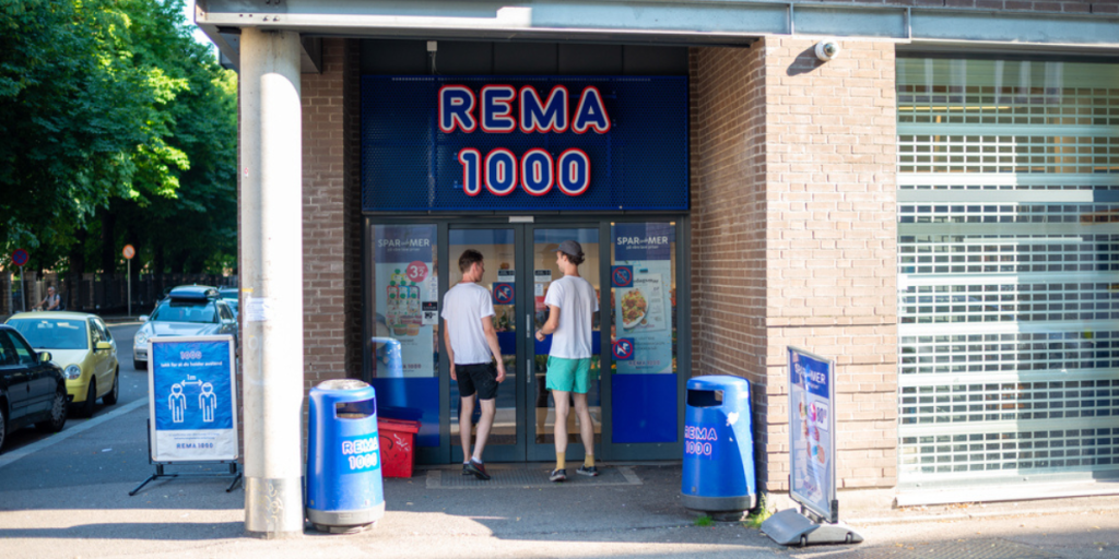 Customers in front of supermarket Rema 1000