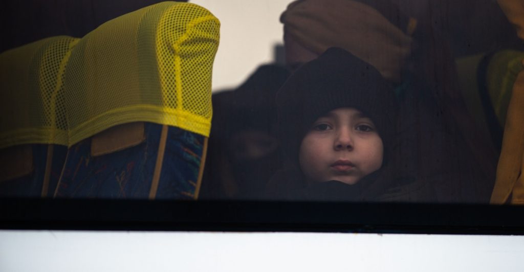 ”Generationer av ärr” – tiotusentals ukrainska barn i ryska läger