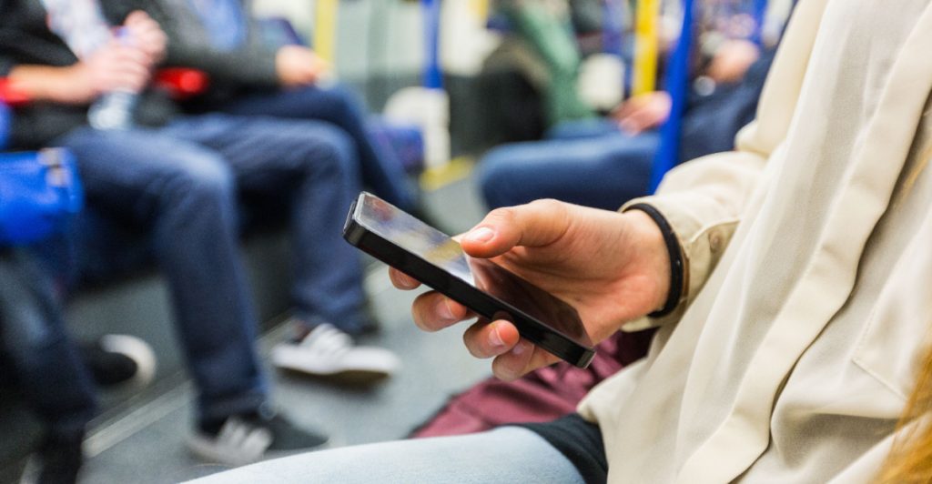 Nya kampanjen i London: böter och affischer mot störiga passagerare