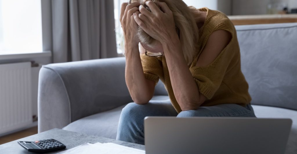 Var fjärde svensk levde över budget på semestern – experten varnar för hälsorisker