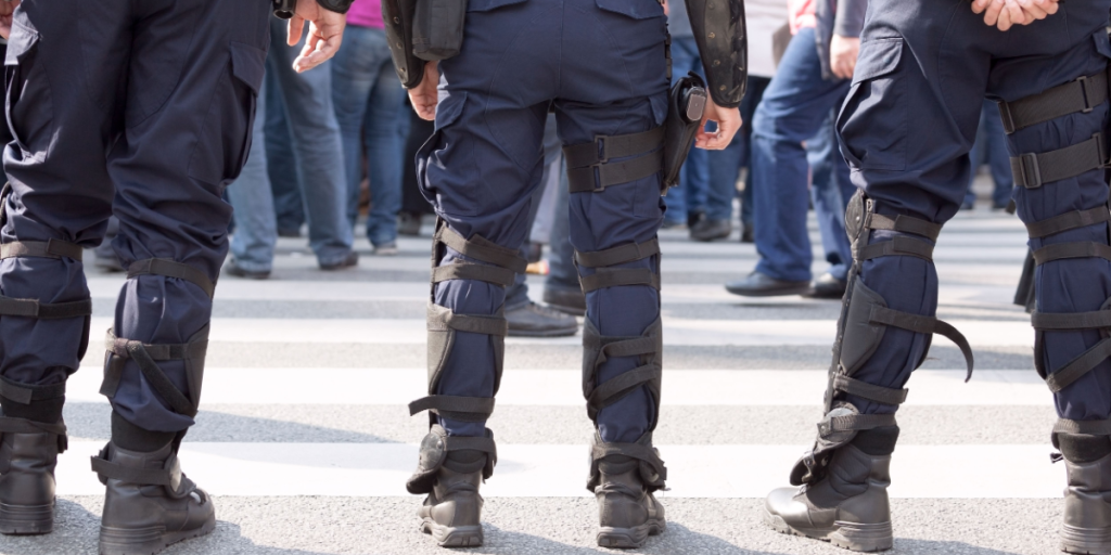 Police, protestors, ready, armed, control, authority