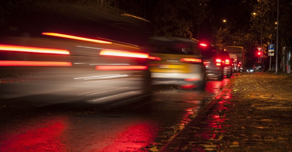 Vanliga missarna som kan ge böter i höstrusket – polisen varnar bilister