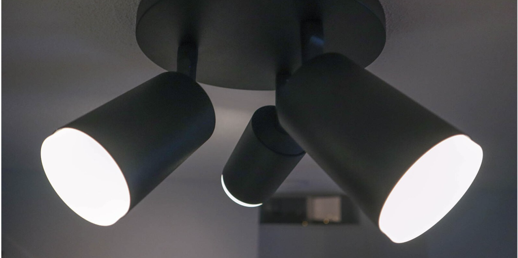 Alle Philips Hue lamper har fået ny funktion: Sådan får du pærerne til at bruge bevægelsessensorer