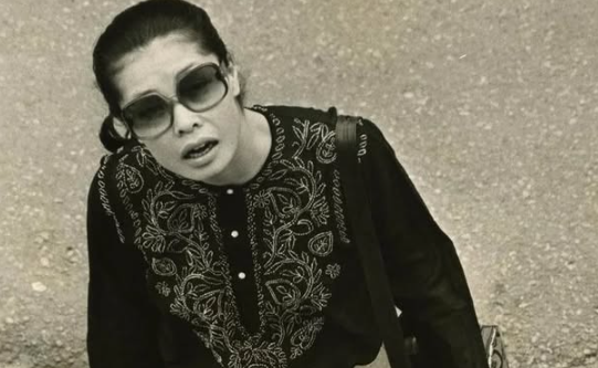 Han tok bilde av kona hver morgen – nå legger folk merke til noe i bildene