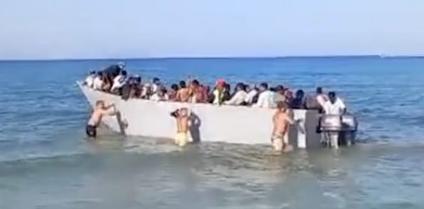 Migranter i båt Grekland