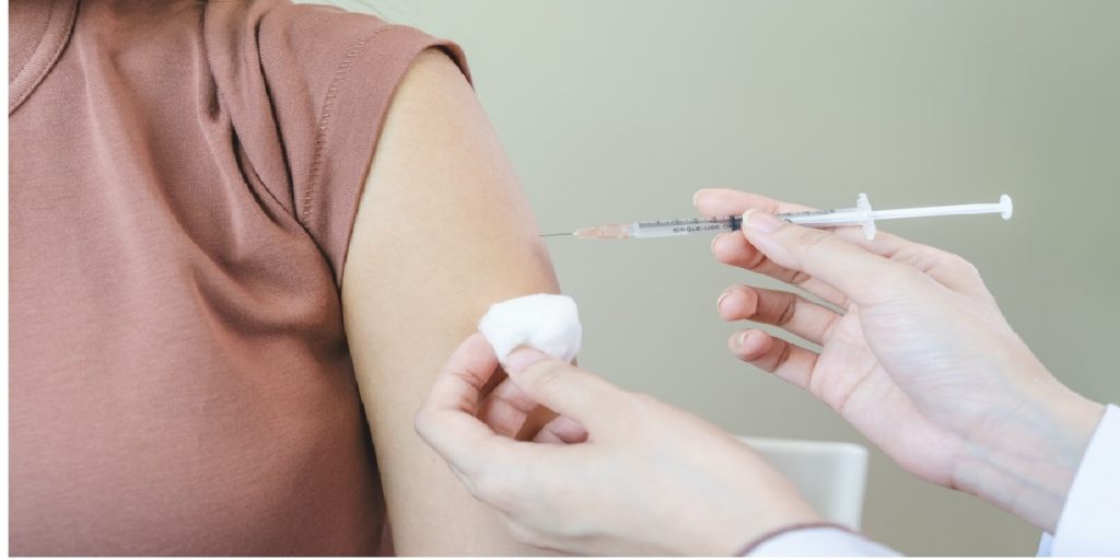 doctor vaccinating influenza