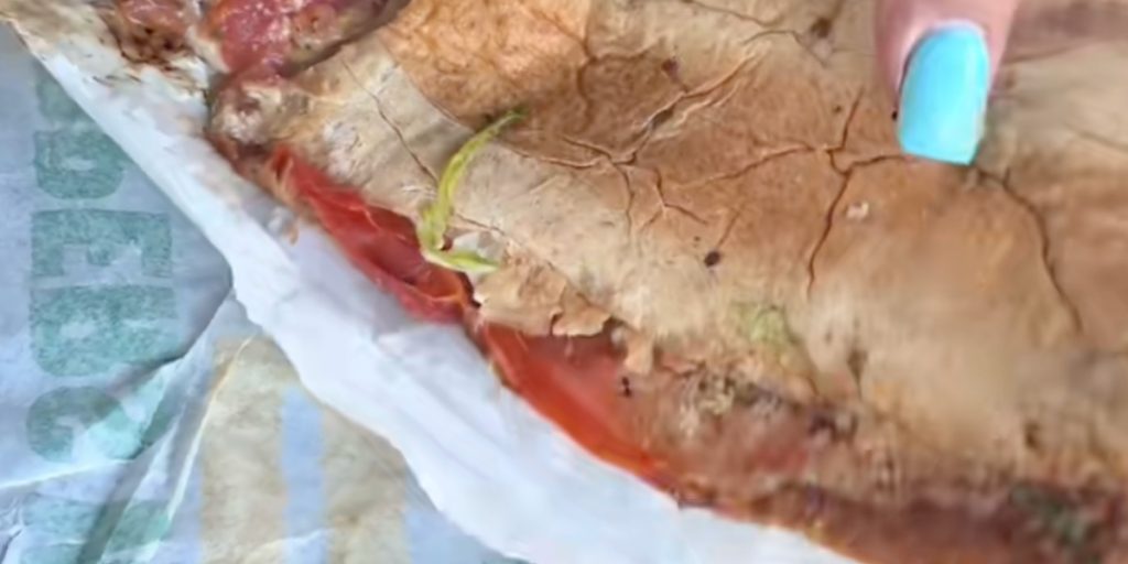 Mand falder med sandwich i hænderne: Hvad der sker derefter er blevet set af 65 millioner