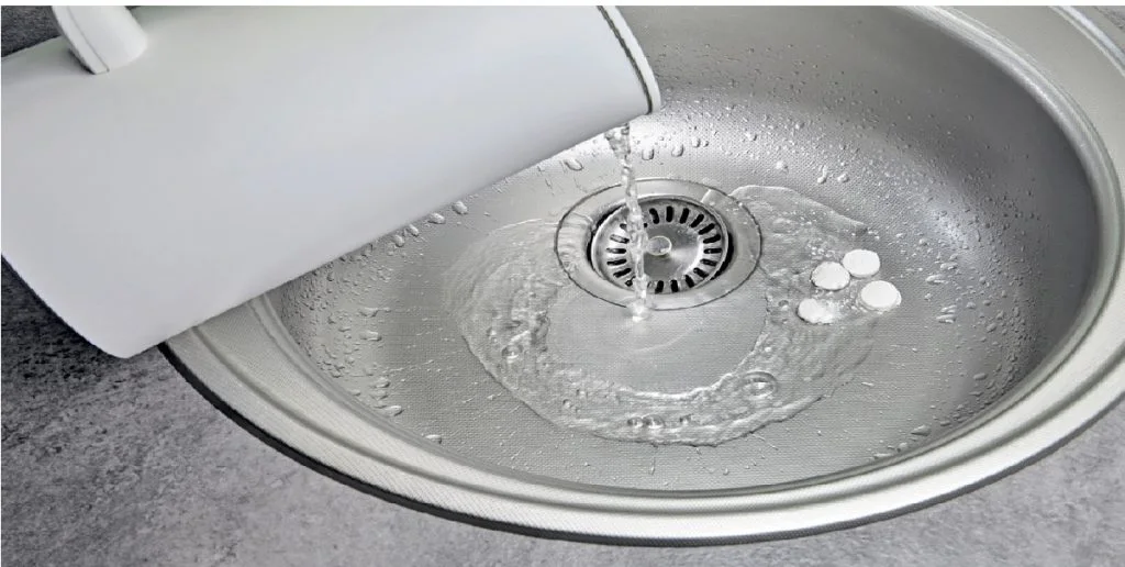 hot water cleaning pipe