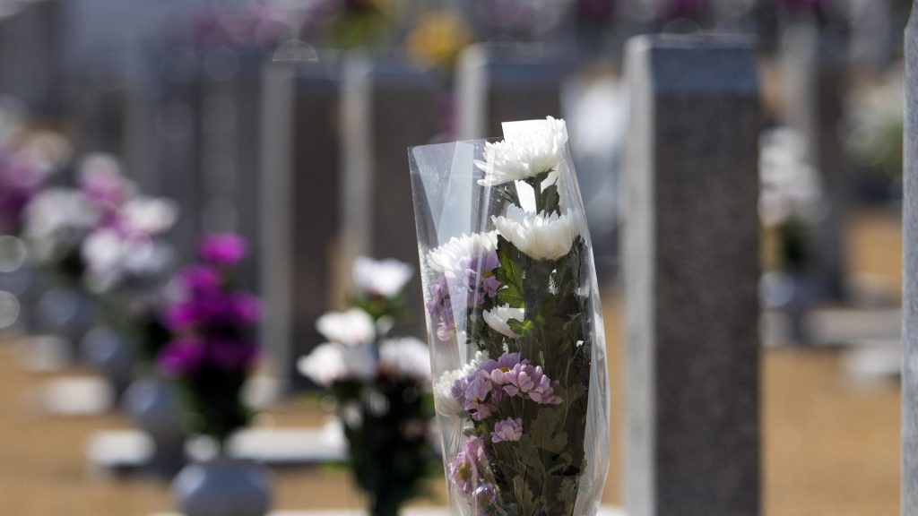 cemetery grave