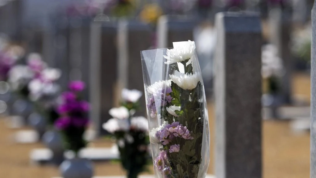 cemetery grave