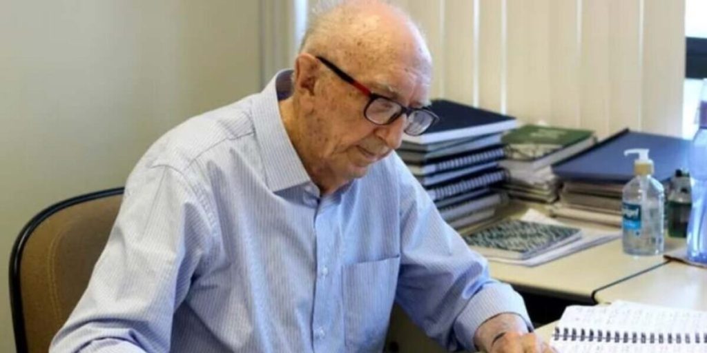 100 år gammel mand er nu indehaver af verdensrekord for længste karriere i samme virksomhed