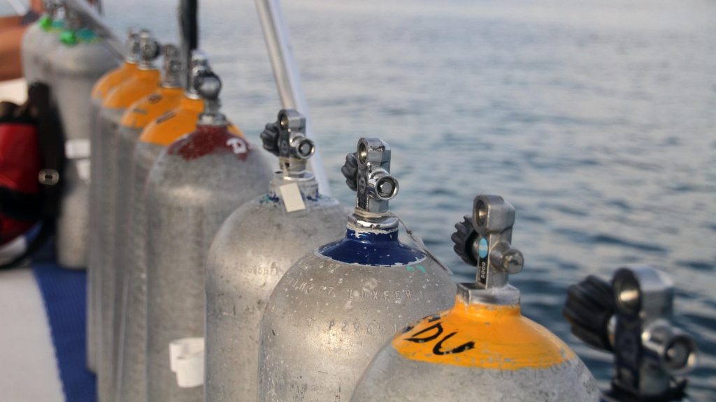 scuba oxygen tank
