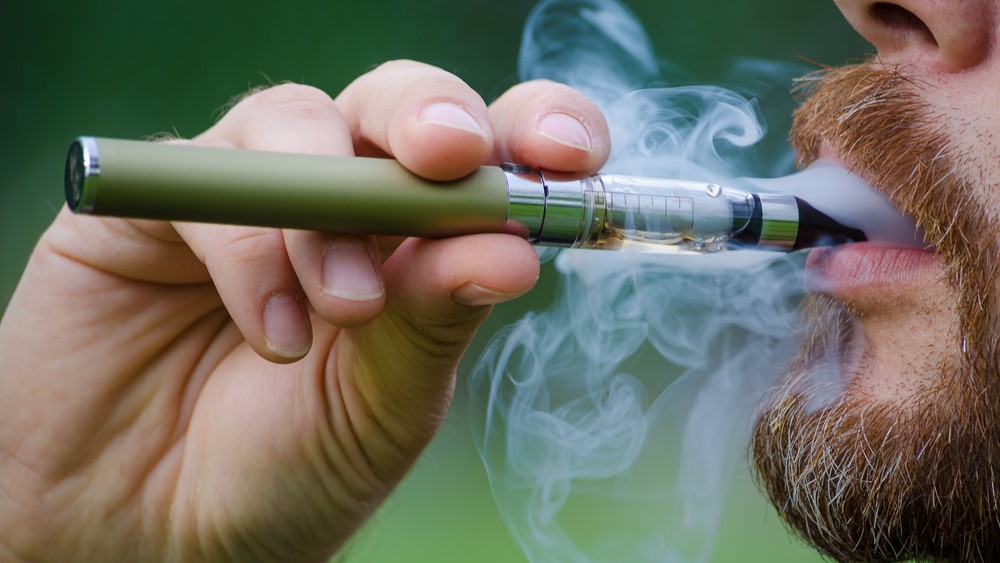 Man Who Vaped for Nearly a Decade Issues Health Warning
