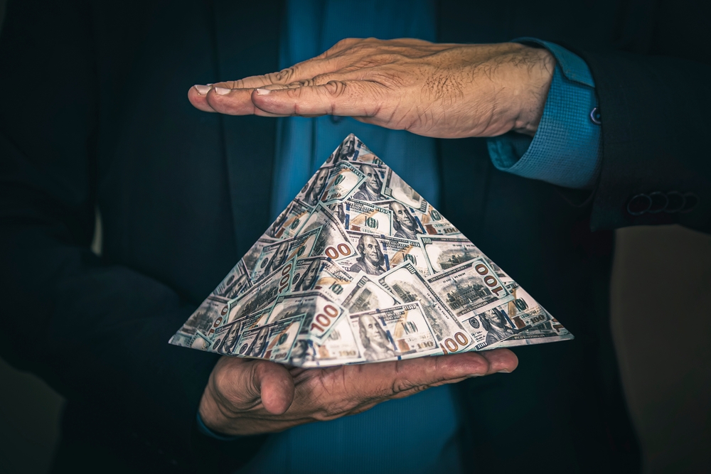 Pyramid scheme, pyramidespil, fraud, scam