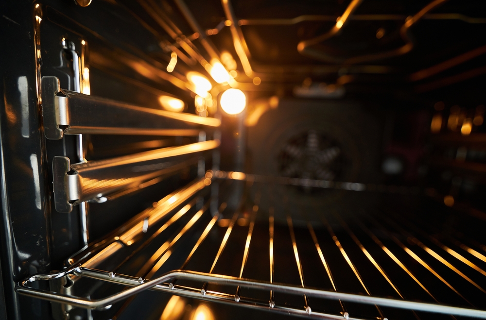 Oven,In,The,Oven,Close-up.,Inside,A,New,Empty,Electric