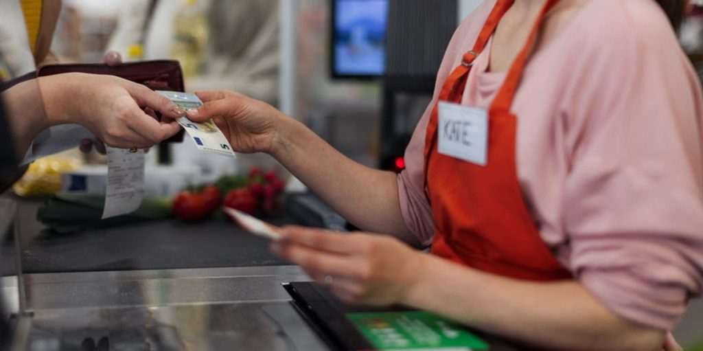 cashier, kassemedarbejder