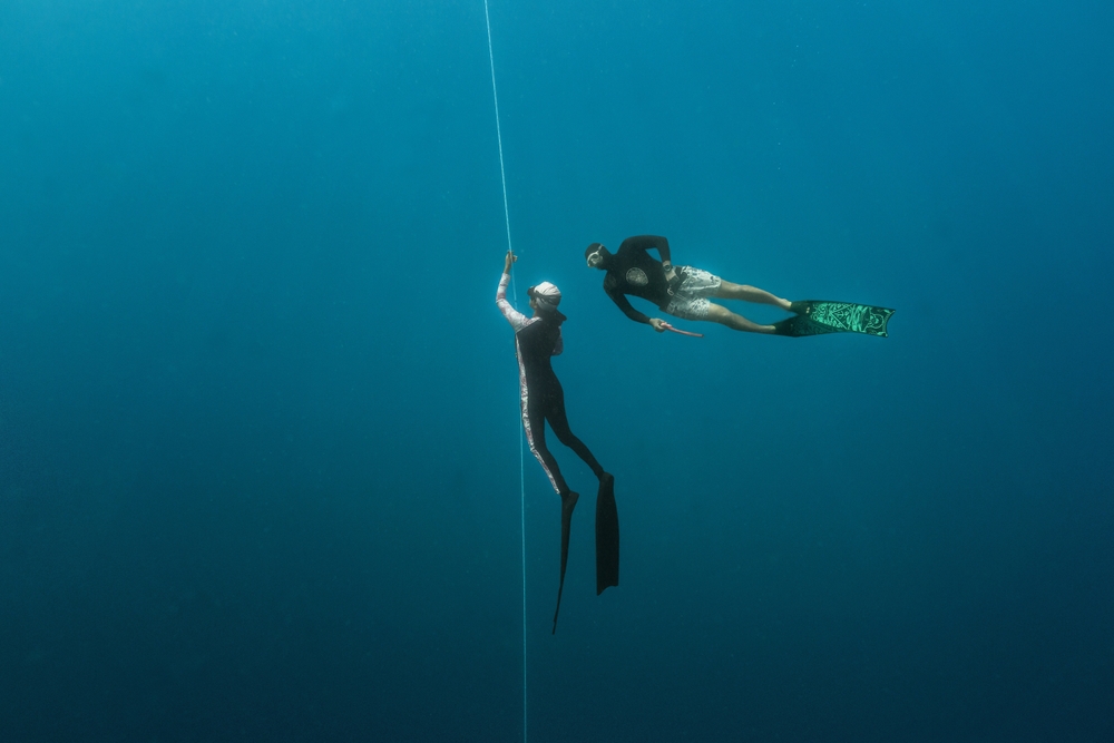 Free,Diver,At,Depth,At,Free,Diving,Training,With,Instructor