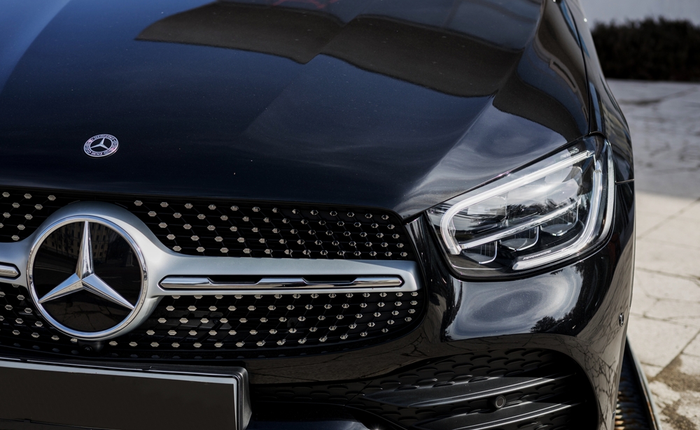 Headlamp and Logo luxury Comfortable Mercedes-Benz GLC 220d 4 matic